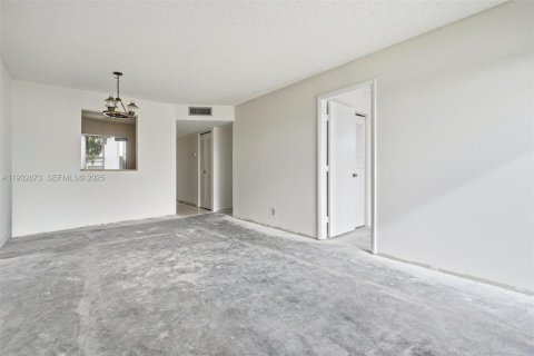 Condominio en venta en Miramar, Florida, 2 dormitorios, 77.29 m2 № 1994784 - foto 11