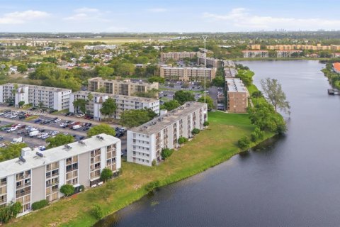 Condominio en venta en Miramar, Florida, 2 dormitorios, 77.29 m2 № 1994784 - foto 25