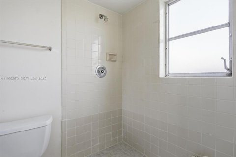 Condominio en venta en Miramar, Florida, 2 dormitorios, 77.29 m2 № 1994784 - foto 19