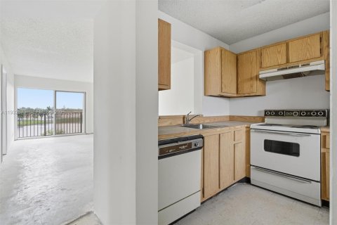 Condominio en venta en Miramar, Florida, 2 dormitorios, 77.29 m2 № 1994784 - foto 9