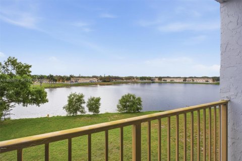 Condominio en venta en Miramar, Florida, 2 dormitorios, 77.29 m2 № 1994784 - foto 3