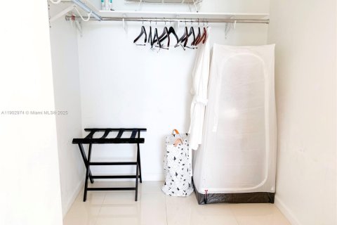 Купить кондоминиум в Майами, Флорида 45.99м2, № 2060749 - фото 9