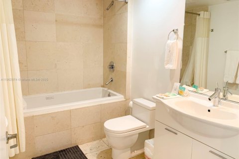 Купить кондоминиум в Майами, Флорида 45.99м2, № 2060749 - фото 8