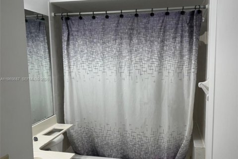 Купить кондоминиум в Майами, Флорида 2 комнаты, 105.91м2, № 2027308 - фото 15