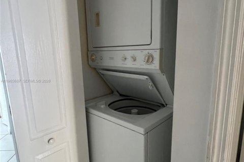 Купить кондоминиум в Майами, Флорида 2 комнаты, 105.91м2, № 2027308 - фото 12