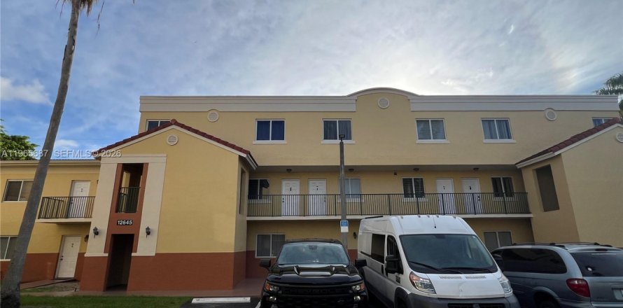 Кондоминиум с 2 комнатами в Майами, Флорида № 2027308