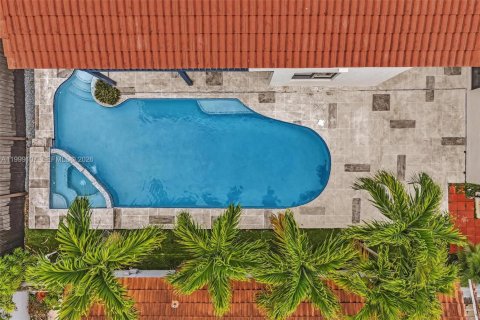 Casa en Hialeah, Florida 4 dormitorios, 249.91 m2 № 2066087