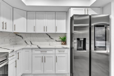 Casa en alquiler en Hialeah, Florida, 4 dormitorios, 249.91 m2 № 2066087 - foto 3