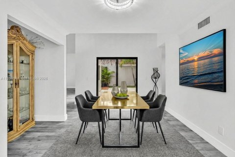 Casa en alquiler en Hialeah, Florida, 4 dormitorios, 249.91 m2 № 2066087 - foto 28