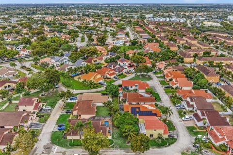 Casa en alquiler en Hialeah, Florida, 4 dormitorios, 249.91 m2 № 2066087 - foto 11