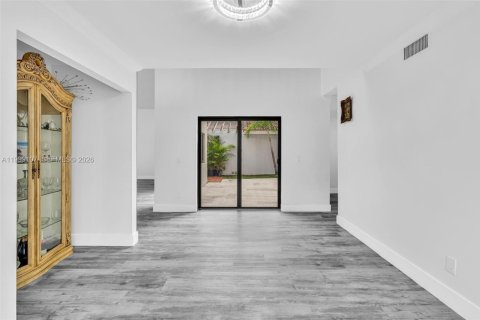 Casa en alquiler en Hialeah, Florida, 4 dormitorios, 249.91 m2 № 2066087 - foto 29