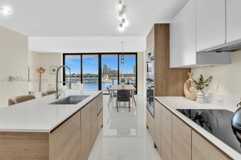 Купить кондоминиум в Бей-Харбор-Айлендс, Флорида 4 спальни, 179.21м2, № 2041494 - фото 11