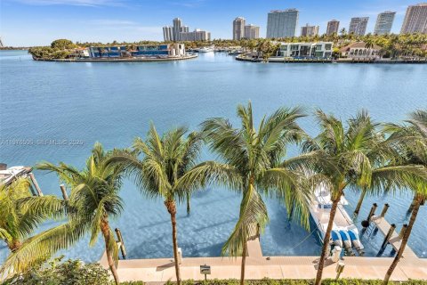 Купить кондоминиум в Бей-Харбор-Айлендс, Флорида 4 спальни, 179.21м2, № 2041494 - фото 17