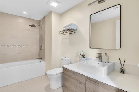 Купить кондоминиум в Бей-Харбор-Айлендс, Флорида 4 спальни, 179.21м2, № 2041494 - фото 24