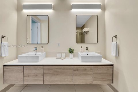 Купить кондоминиум в Бей-Харбор-Айлендс, Флорида 4 спальни, 179.21м2, № 2041494 - фото 21