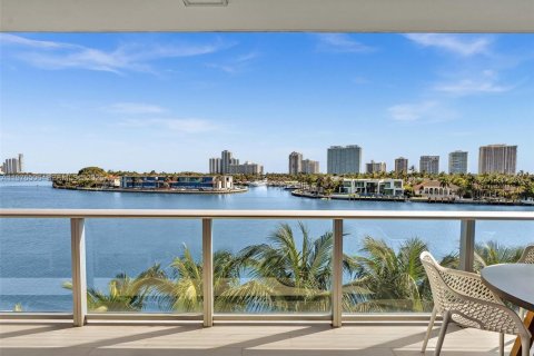 Купить кондоминиум в Бей-Харбор-Айлендс, Флорида 4 спальни, 179.21м2, № 2041494 - фото 16