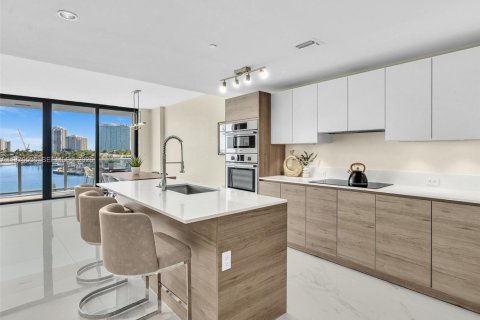 Купить кондоминиум в Бей-Харбор-Айлендс, Флорида 4 спальни, 179.21м2, № 2041494 - фото 10