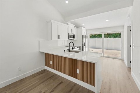 Townhouse in Tampa, Florida 2 bedrooms, 86.21 sq.m. № 2391008 - photo 4
