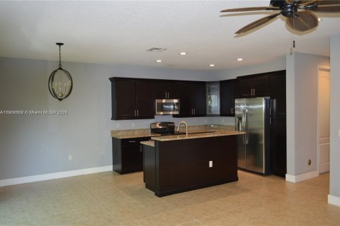 Снять в аренду таунхаус в Дейви, Флорида 3 спальни, 161.09м2, № 1963191 - фото 7