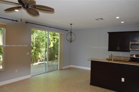 Снять в аренду таунхаус в Дейви, Флорида 3 спальни, 161.09м2, № 1963191 - фото 8