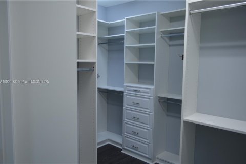 Снять в аренду таунхаус в Дейви, Флорида 3 спальни, 161.09м2, № 1963191 - фото 17