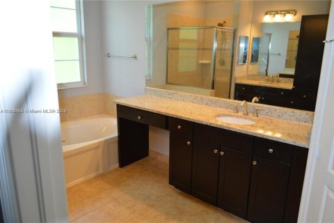 Снять в аренду таунхаус в Дейви, Флорида 3 спальни, 161.09м2, № 1963191 - фото 14