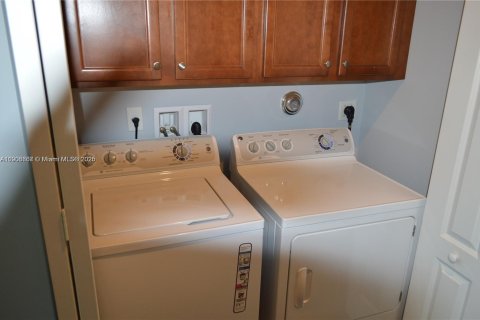 Снять в аренду таунхаус в Дейви, Флорида 3 спальни, 161.09м2, № 1963191 - фото 19