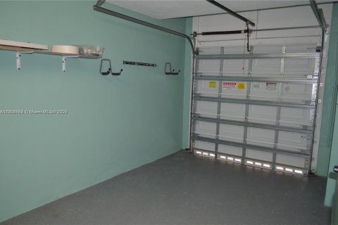 Снять в аренду таунхаус в Дейви, Флорида 3 спальни, 161.09м2, № 1963191 - фото 24