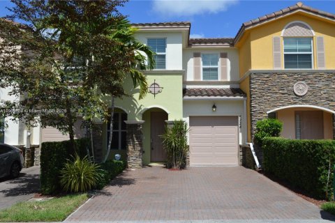 Снять в аренду таунхаус в Дейви, Флорида 3 спальни, 161.09м2, № 1963191 - фото 1