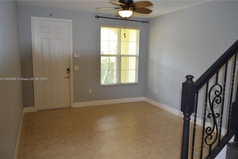 Снять в аренду таунхаус в Дейви, Флорида 3 спальни, 161.09м2, № 1963191 - фото 12