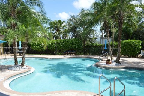 Снять в аренду таунхаус в Дейви, Флорида 3 спальни, 161.09м2, № 1963191 - фото 25