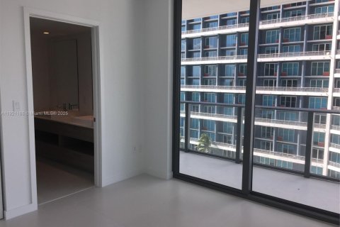 Condo in Miami, Florida, 2 bedrooms  № 1976038 - photo 12