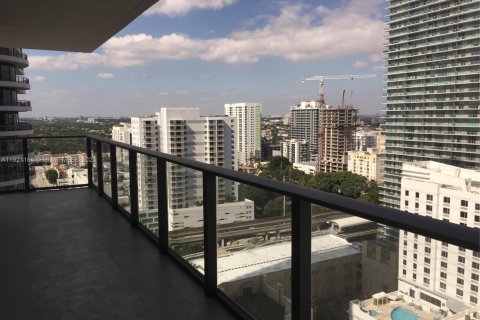 Condo in Miami, Florida, 2 bedrooms  № 1976038 - photo 3