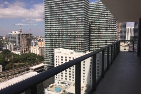 Condo in Miami, Florida, 2 bedrooms  № 1976038 - photo 2