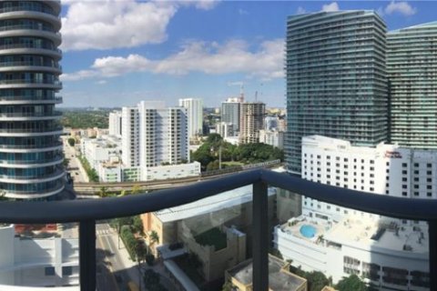 Condo in Miami, Florida, 2 bedrooms  № 1976038 - photo 1