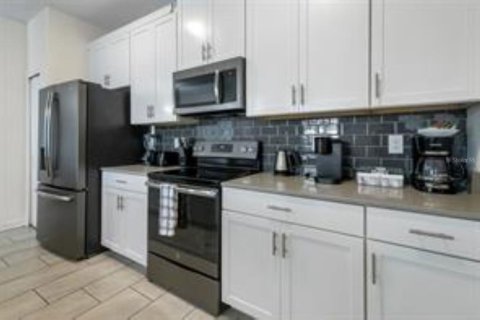 Touwnhouse à vendre à Davenport, Floride: 4 chambres, 177.81 m2 № 2380888 - photo 7