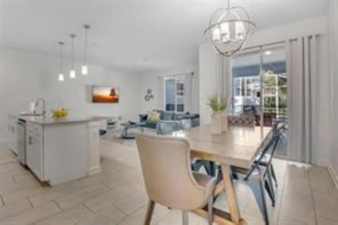 Touwnhouse à vendre à Davenport, Floride: 4 chambres, 177.81 m2 № 2380888 - photo 5