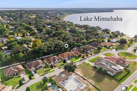 House in Clermont, Florida 4 bedrooms, 241.92 sq.m. № 2393631 - photo 2