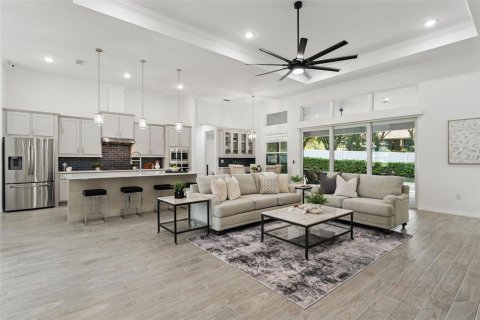 House in Clermont, Florida 4 bedrooms, 241.92 sq.m. № 2393631 - photo 12