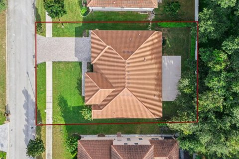 House in Clermont, Florida 4 bedrooms, 241.92 sq.m. № 2393631 - photo 3