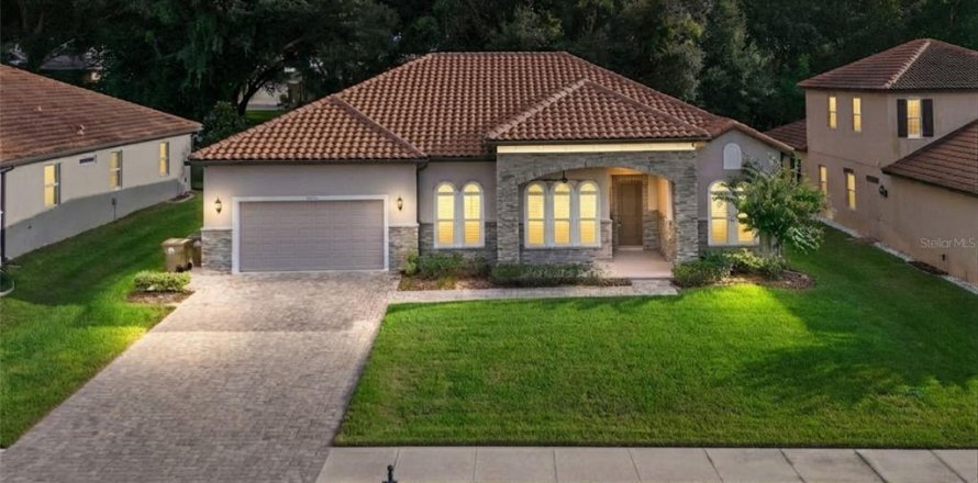 House in Clermont, Florida 4 bedrooms, 241.92 sq.m. № 2393631