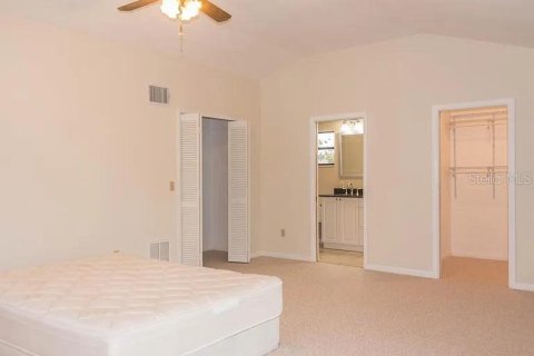 House in Saint Petersburg, Florida 5 bedrooms, 255.76 sq.m. № 1913505 - photo 17