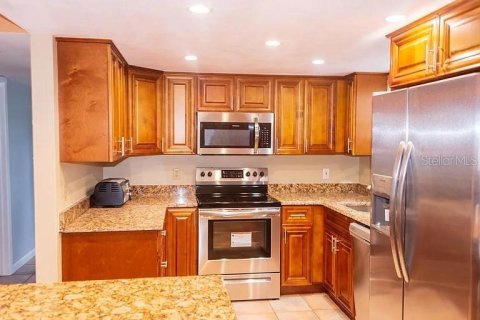 House in Saint Petersburg, Florida 5 bedrooms, 255.76 sq.m. № 1913505 - photo 26