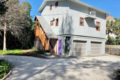 House in Saint Petersburg, Florida 5 bedrooms, 255.76 sq.m. № 1913505 - photo 16