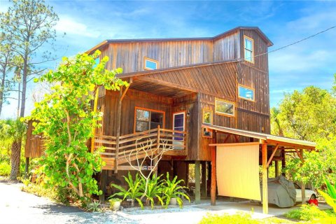 House in Saint Petersburg, Florida 5 bedrooms, 255.76 sq.m. № 1913505 - photo 3
