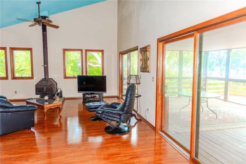 House in Saint Petersburg, Florida 5 bedrooms, 255.76 sq.m. № 1913505 - photo 15