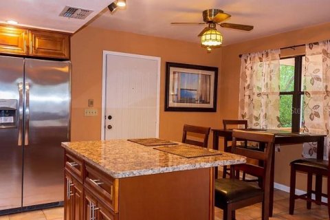 House in Saint Petersburg, Florida 5 bedrooms, 255.76 sq.m. № 1913505 - photo 30