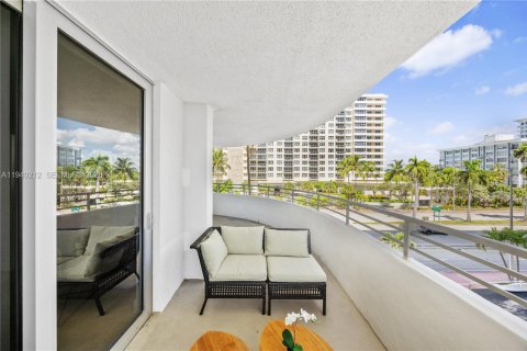 Condominio en alquiler en Miami Beach, Florida, 2 dormitorios, 97.27 m2 № 2152689 - foto 13