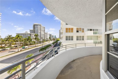 Condominio en alquiler en Miami Beach, Florida, 2 dormitorios, 97.27 m2 № 2152689 - foto 14