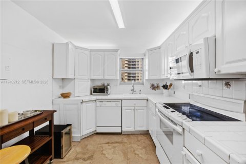 Condominio en alquiler en Miami Beach, Florida, 2 dormitorios, 97.27 m2 № 2152689 - foto 10